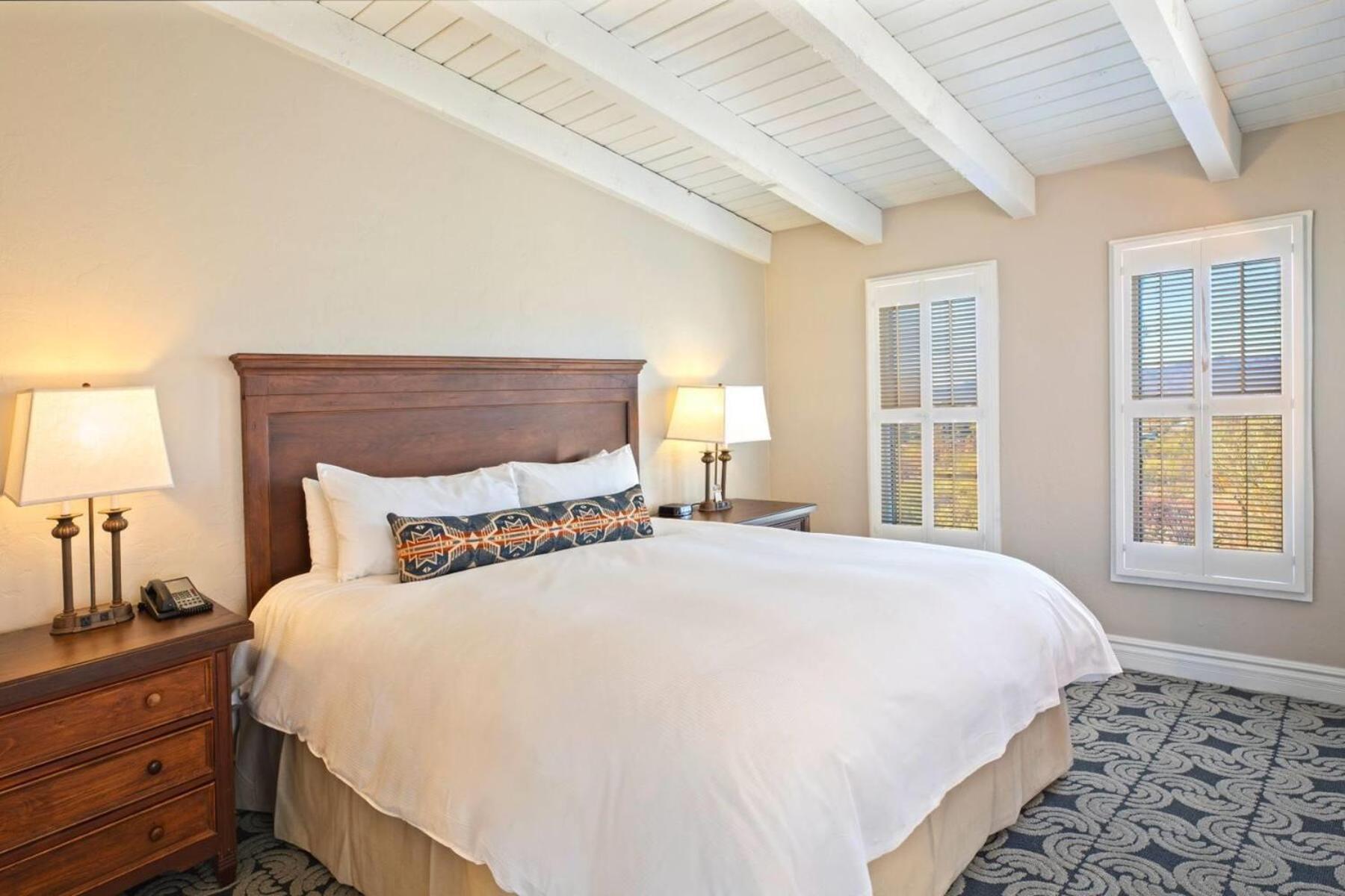 1 King Bed Posada Room