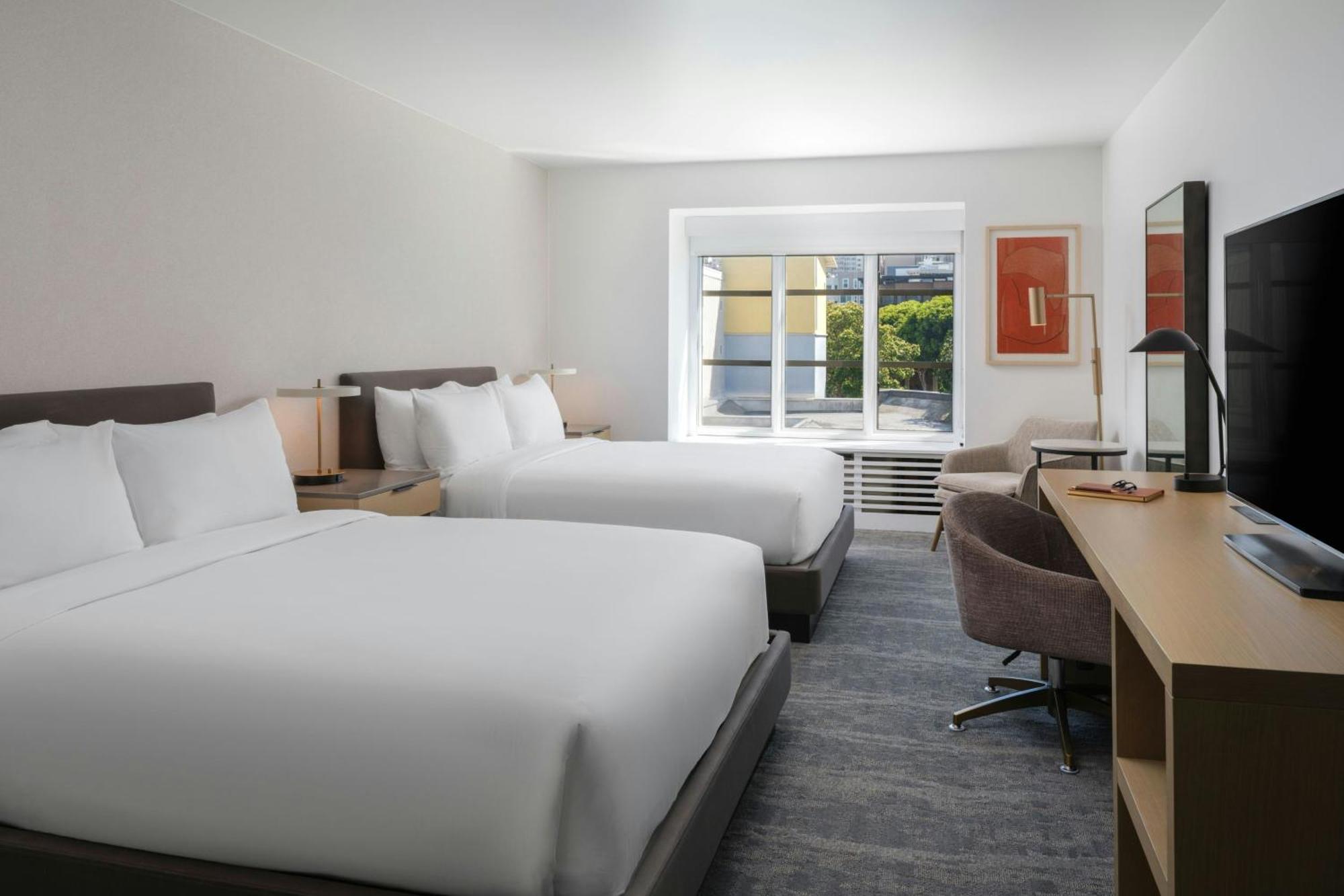 Larger Guest room 2 Queen Urban view
