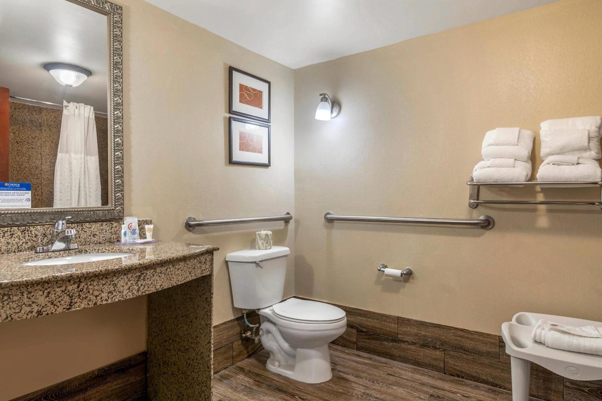 Queen Suite Two Queen Beds Accessible Tub Accessible or Non-Smoking