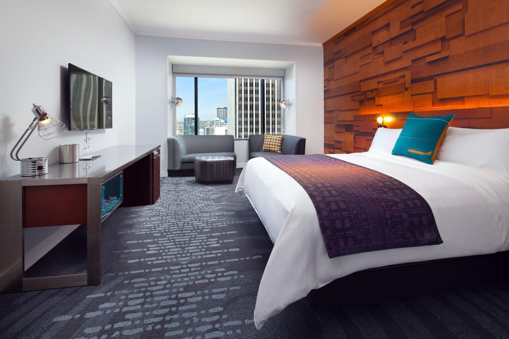 Deluxe Guest room 1 King City view High floor