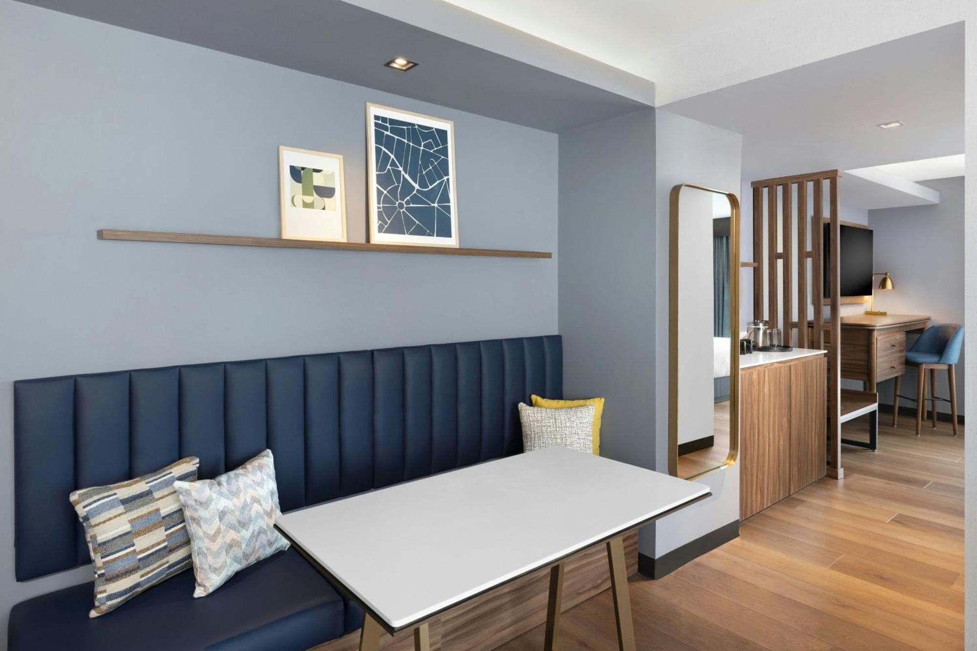 Classic Suite 1 Bedroom Suite 2 Double Sofa bed