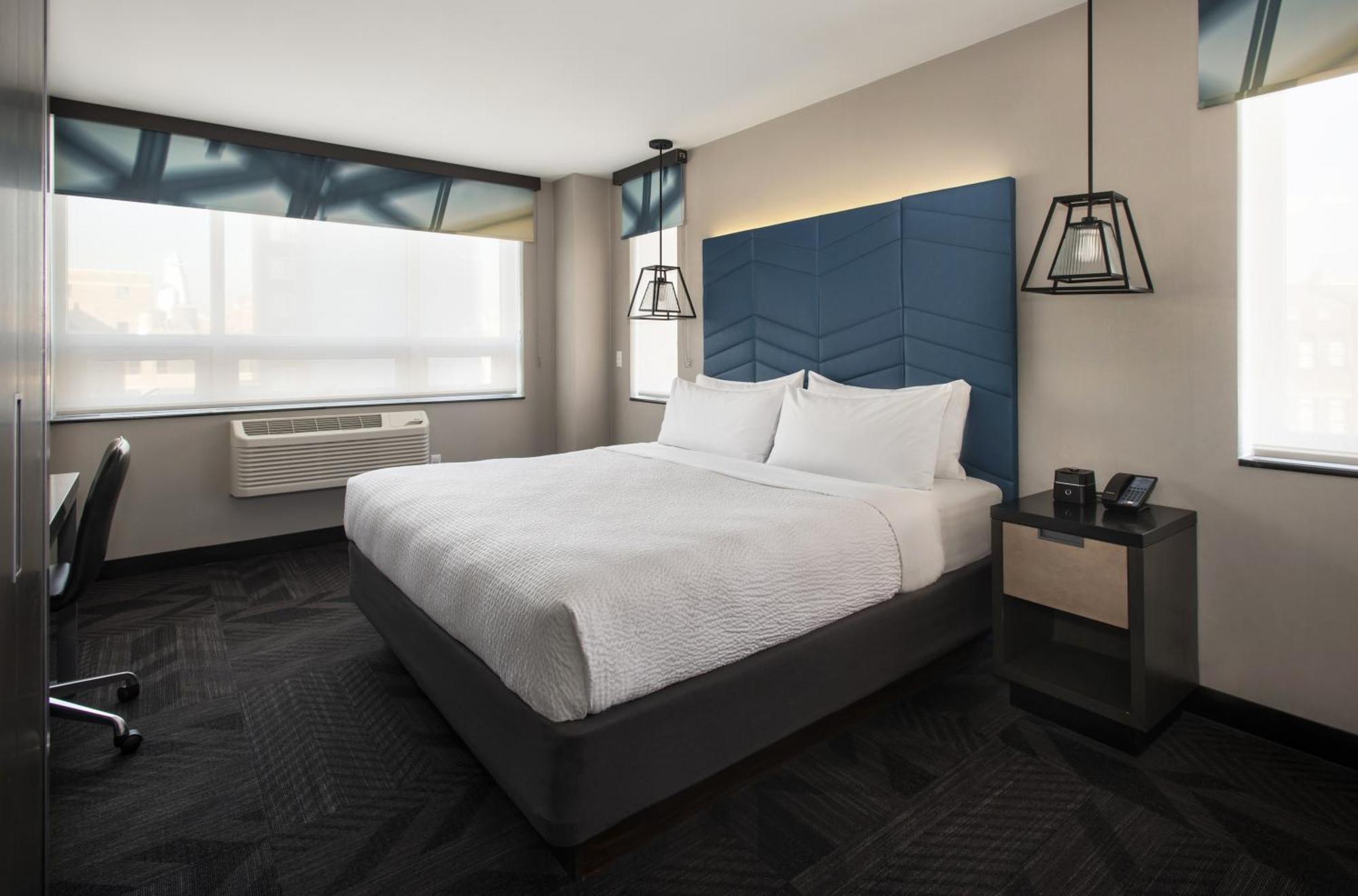 King Room Mobility Hearing Accessible Roll Shower