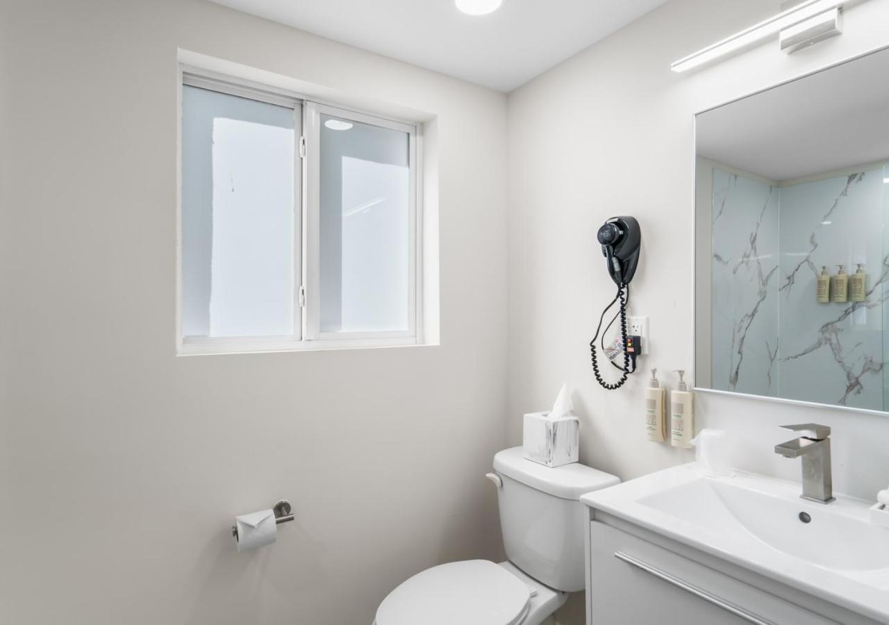 Premium King Kitchenette
