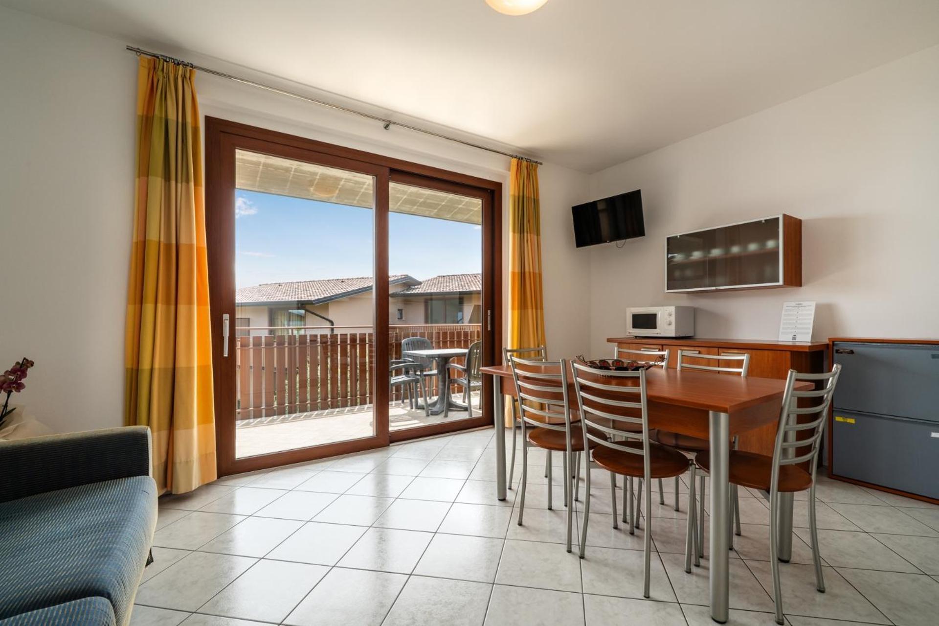 One-Bedroom Apartment Lake View