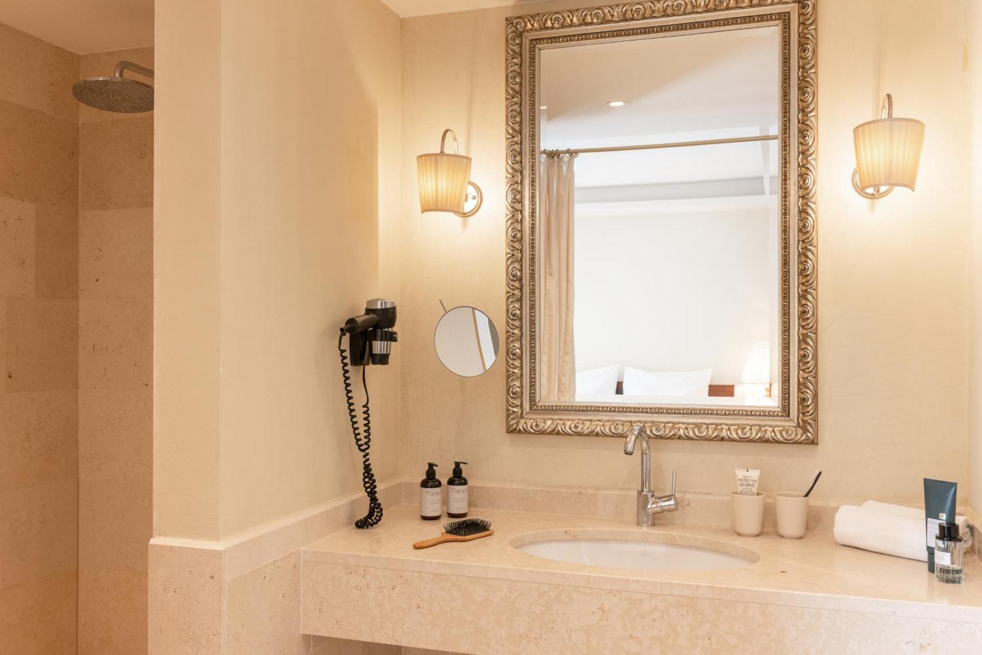 King Suite Spa Bath
