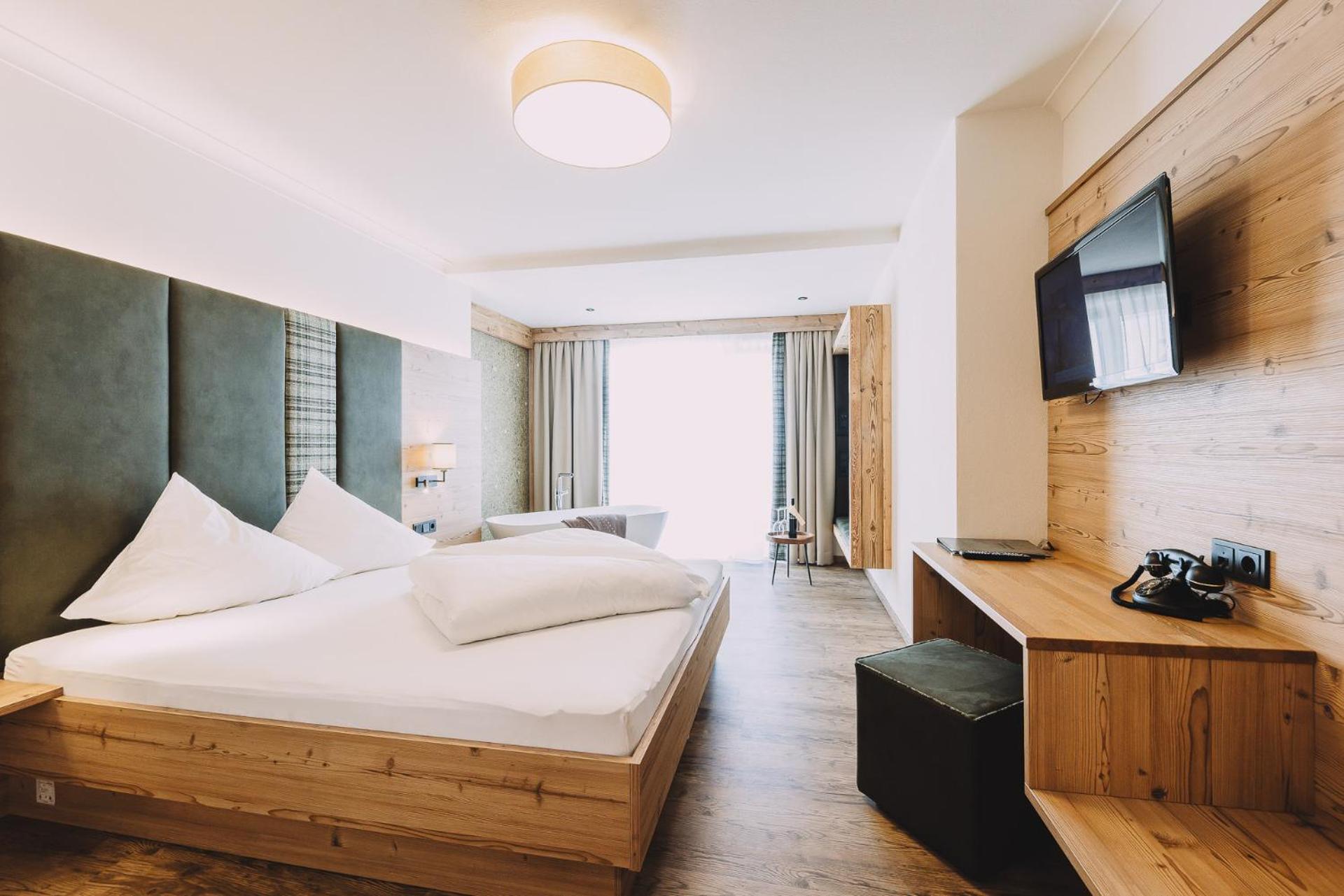 Deluxe Double Room Bath