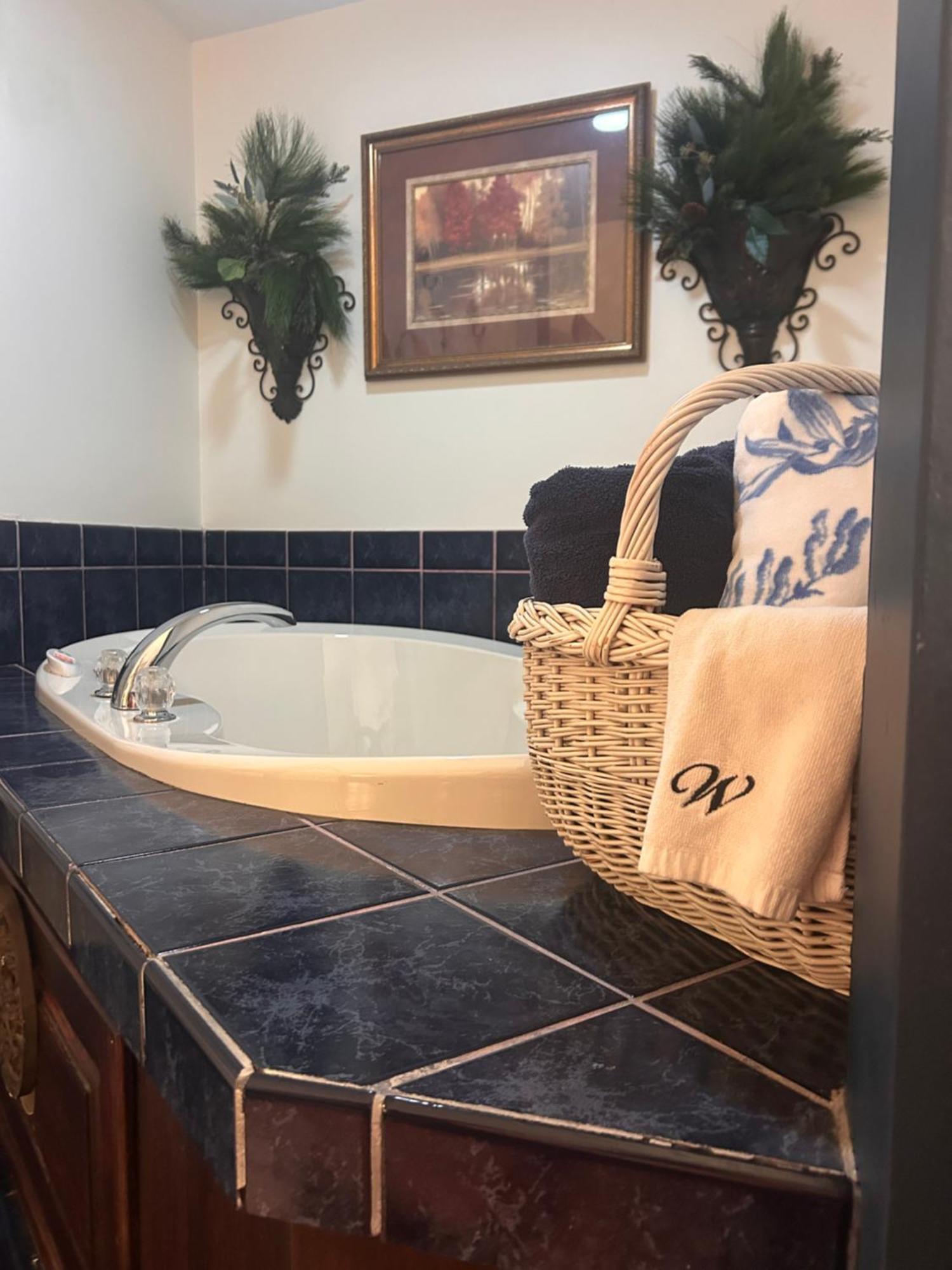 Queen Room Spa Bath