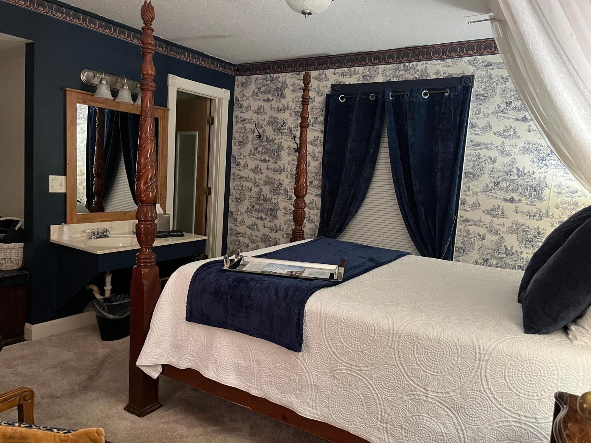 Queen Room Spa Bath