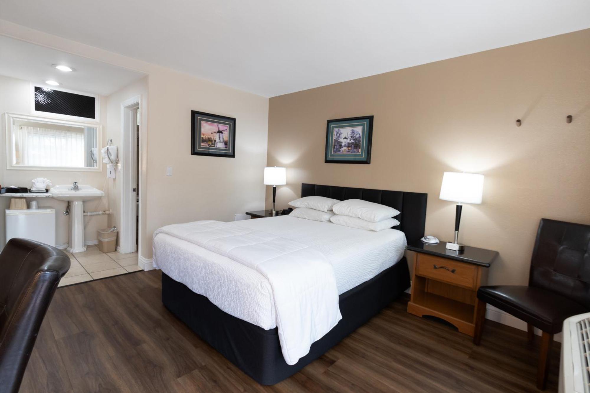Standard Queen Room Ground Level