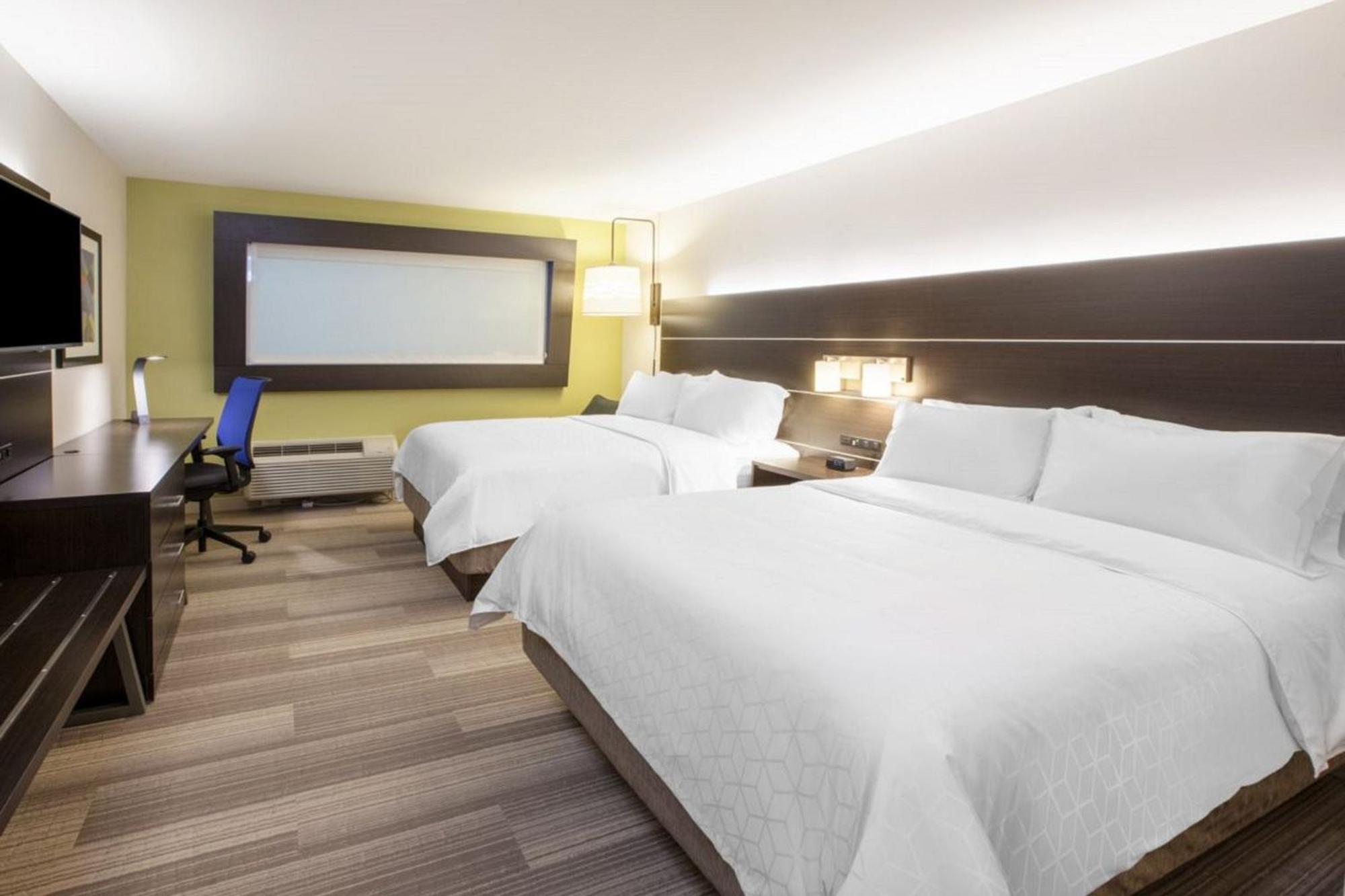 Standard Queen Room Two Queen Beds Communications Accessible