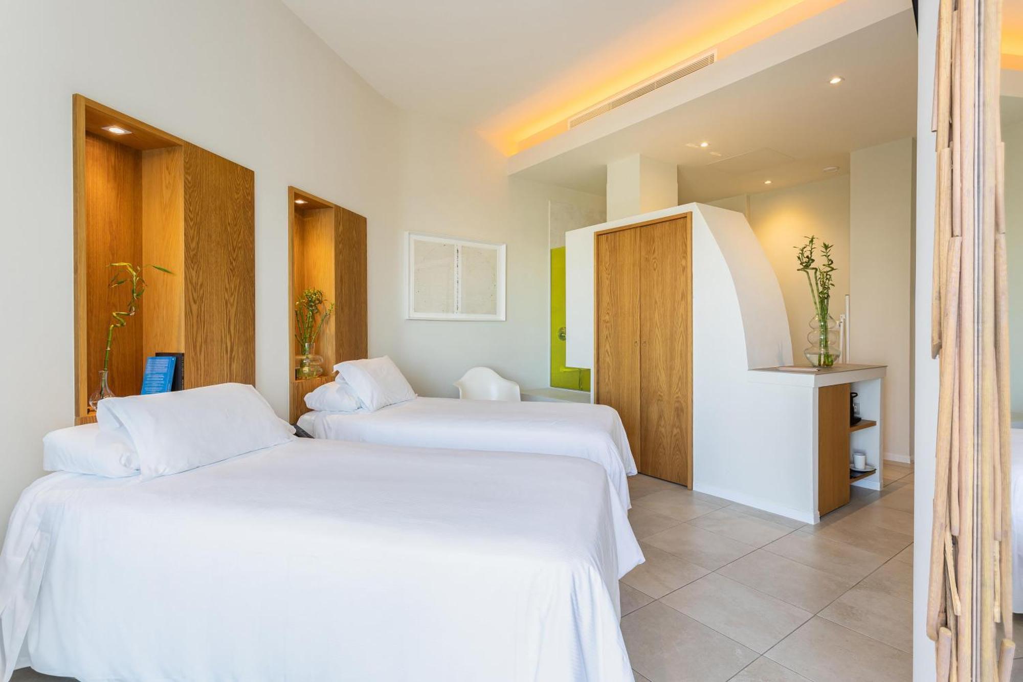Twin Room Mobility Access