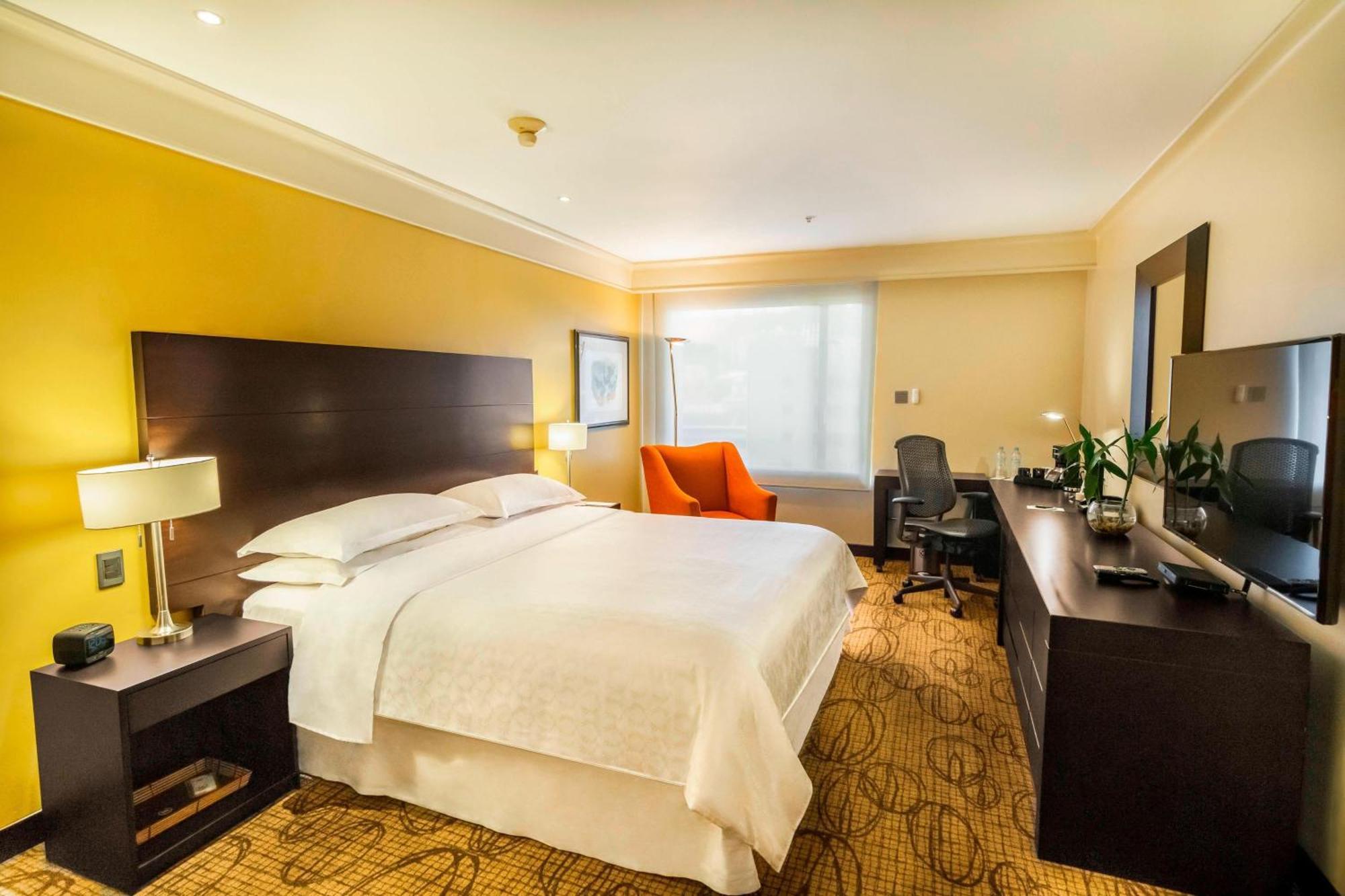 Superior King Room High Floor or Club Access