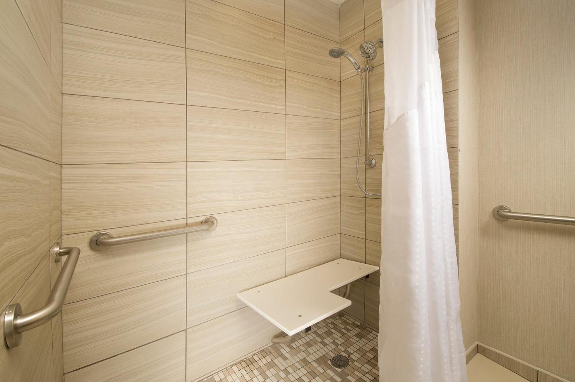 Standard King Room with Mobility Accessible Tub