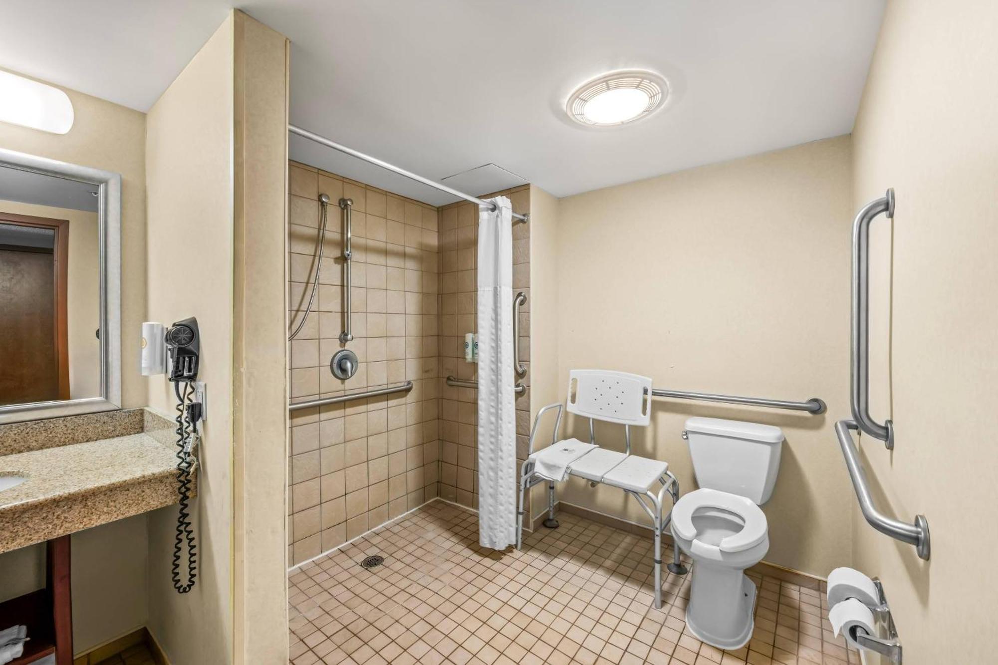 Queen Suite with Two Queen Beds - Disability Access/Non-Smoking
