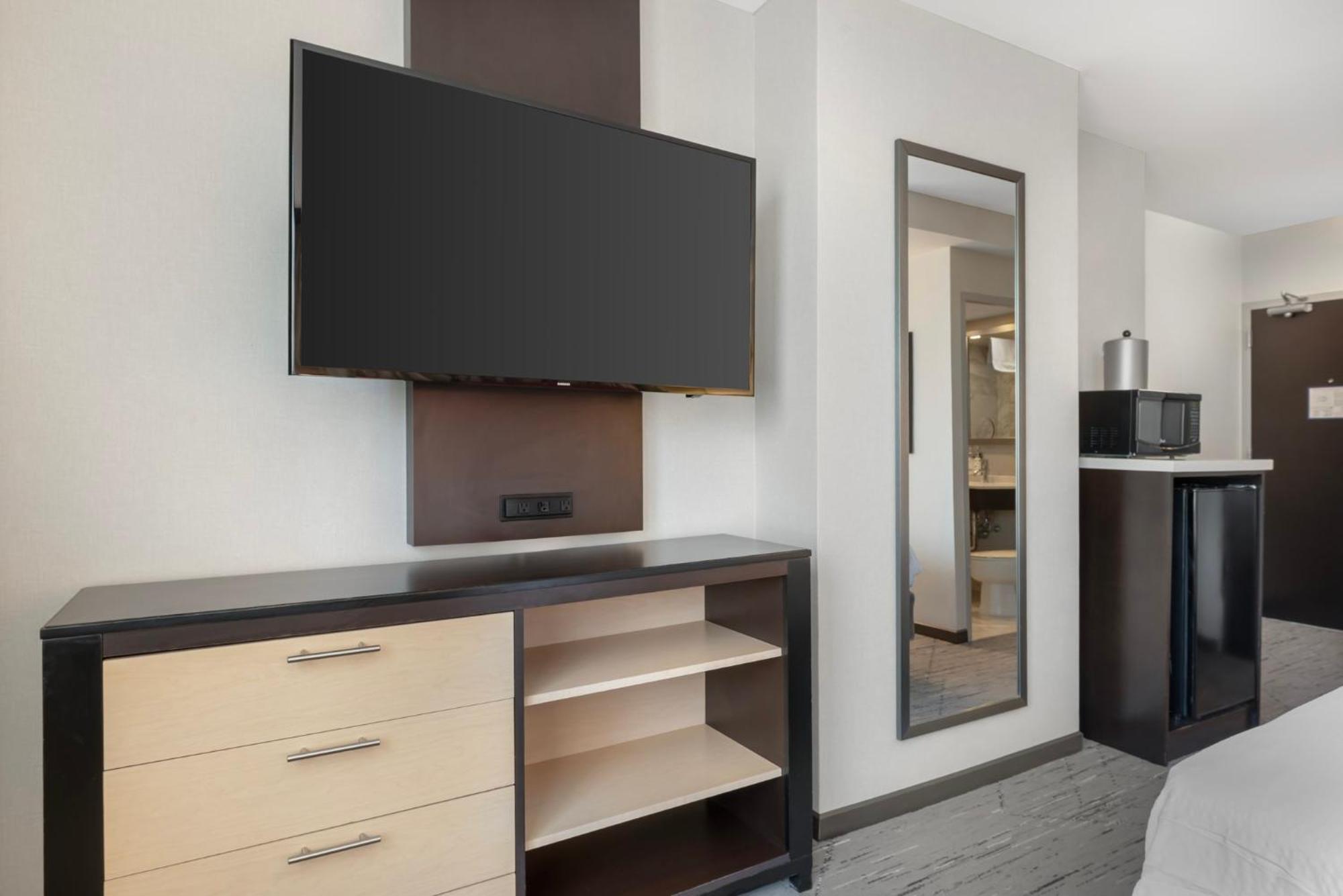 Standard King Room City View