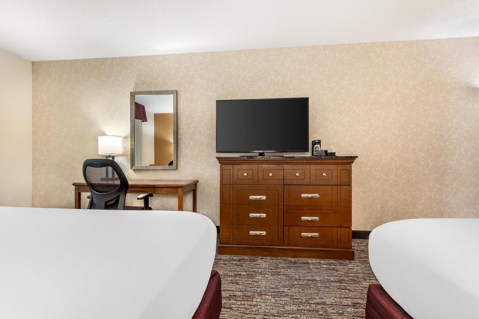 Deluxe Queen Room Two Queen Beds