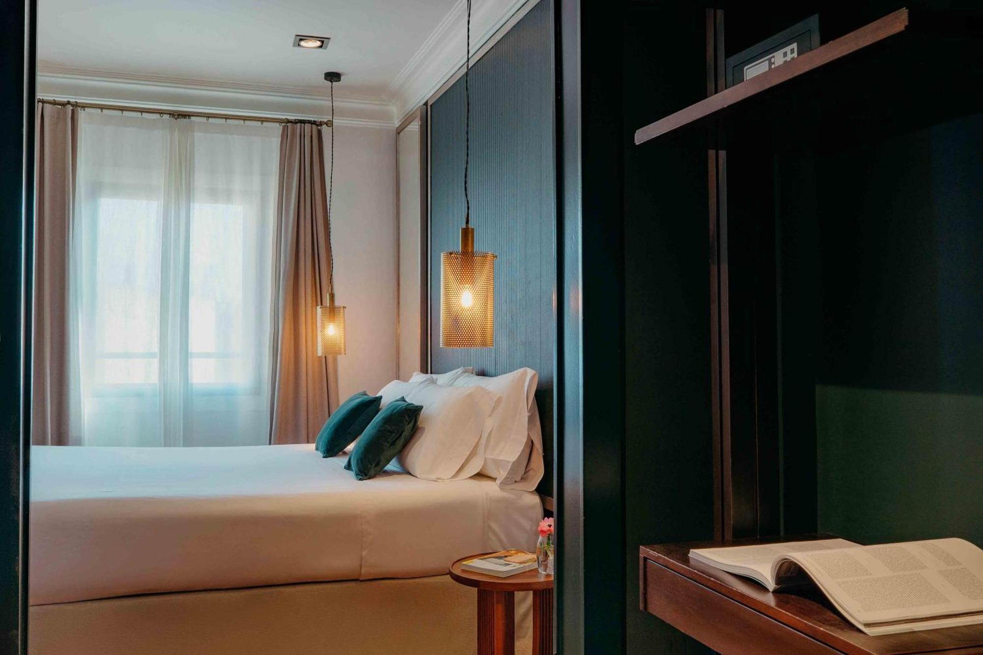 Deluxe Double Room Shower