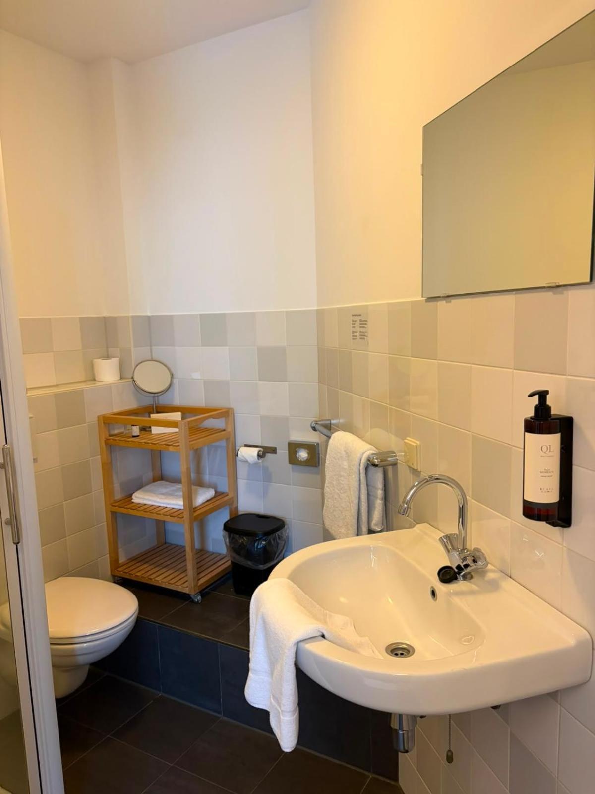 Single Room Bathroom