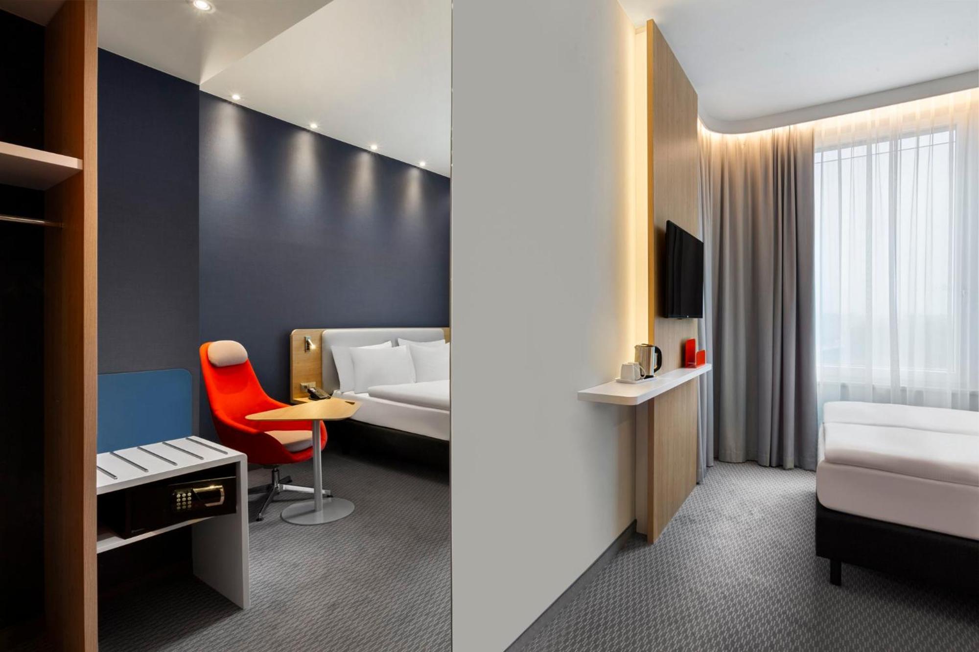 Standard Queen Room