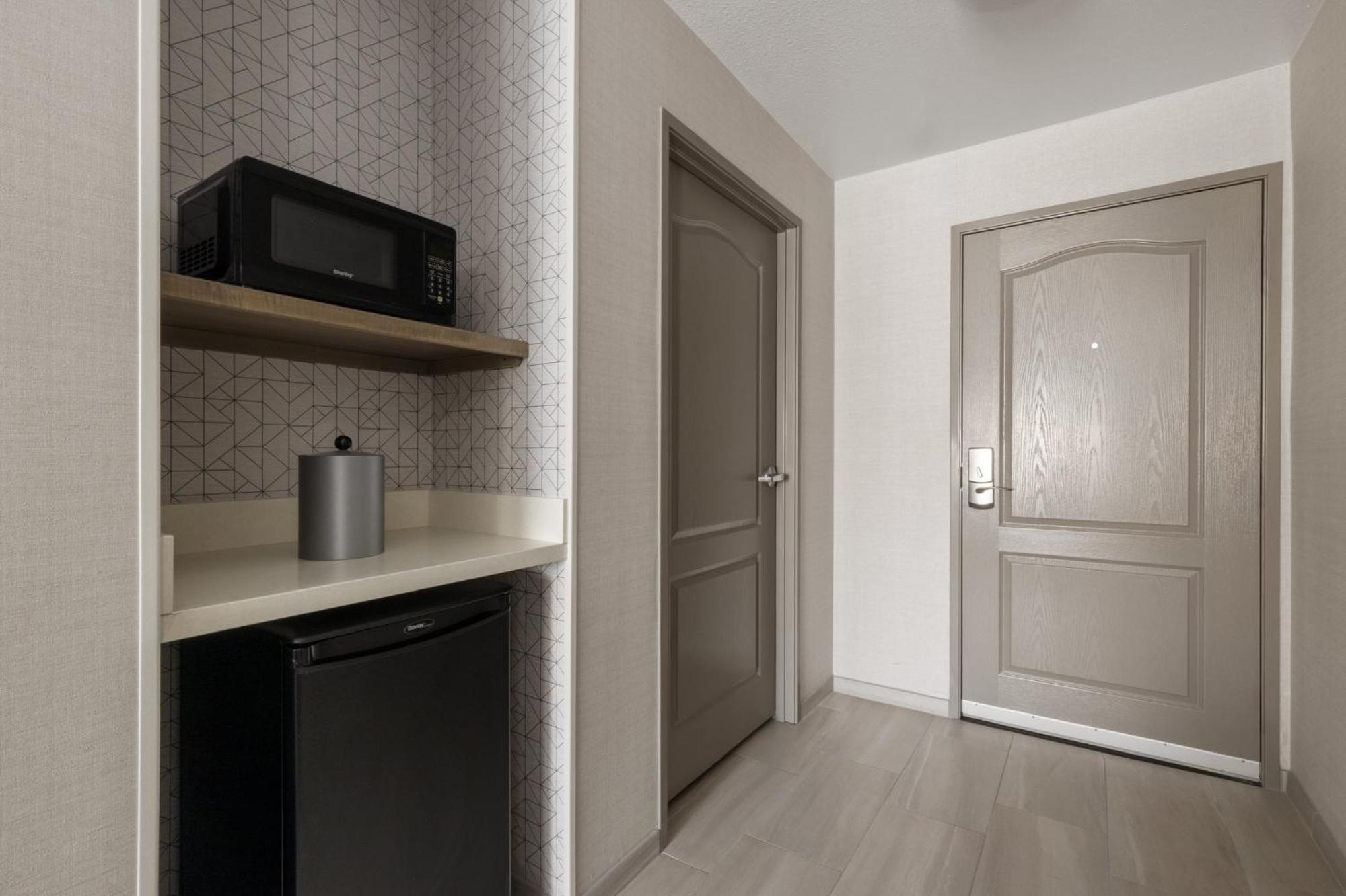 Room Two Beds Hearing Accessible Non-Smoking