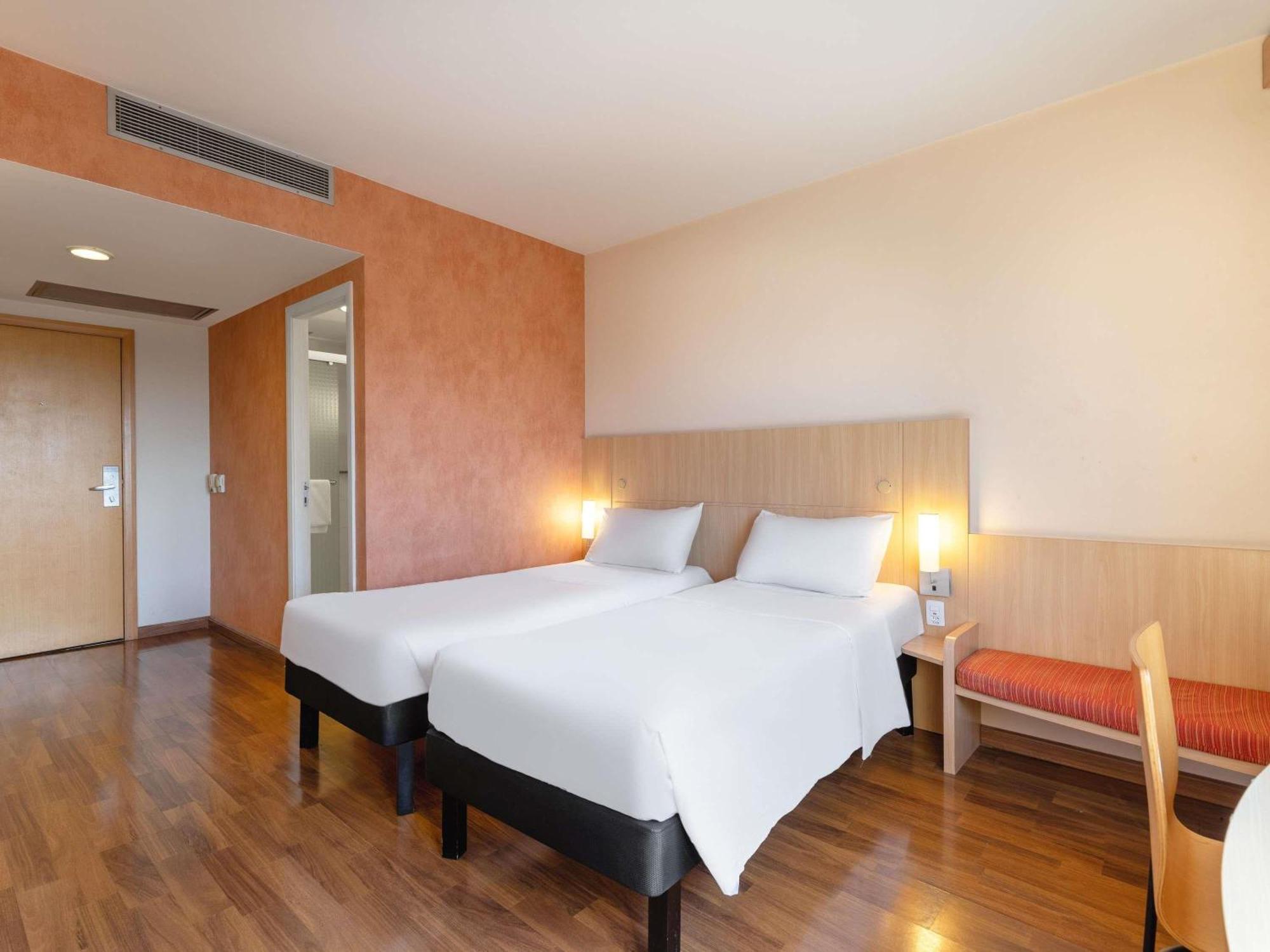 Standard Apartment Twin Beds