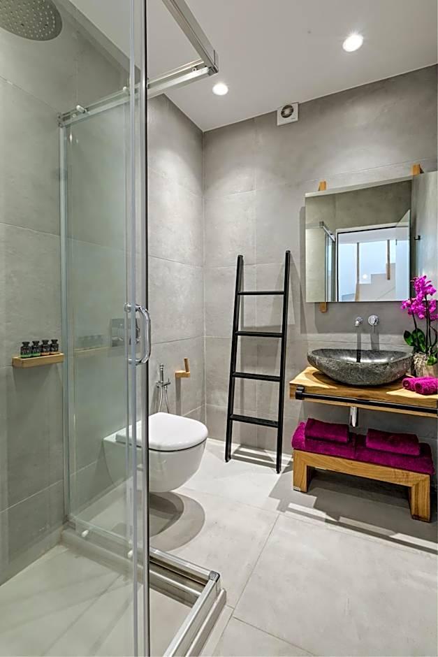 Deluxe Three Bedrooms Suite