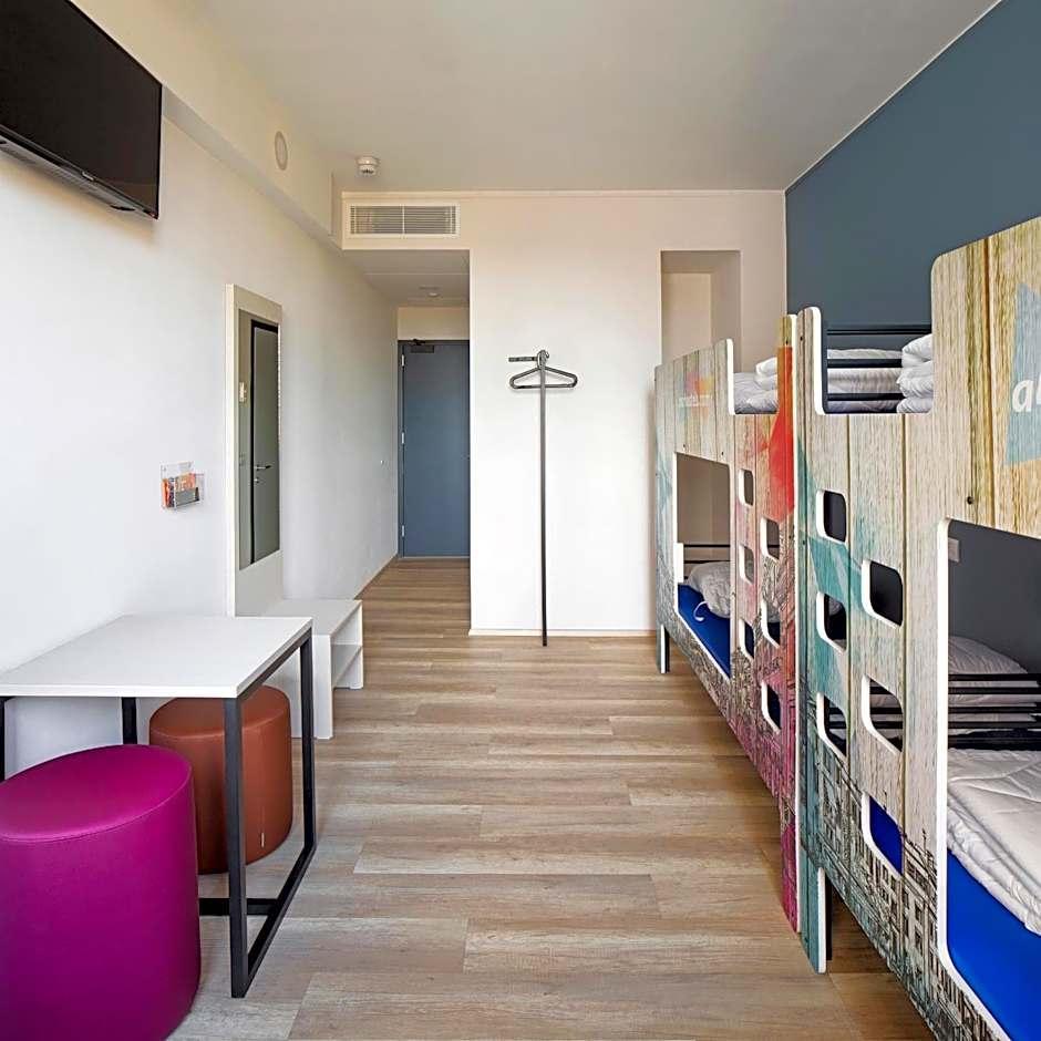 Bed 6-Bed Dormitory Room