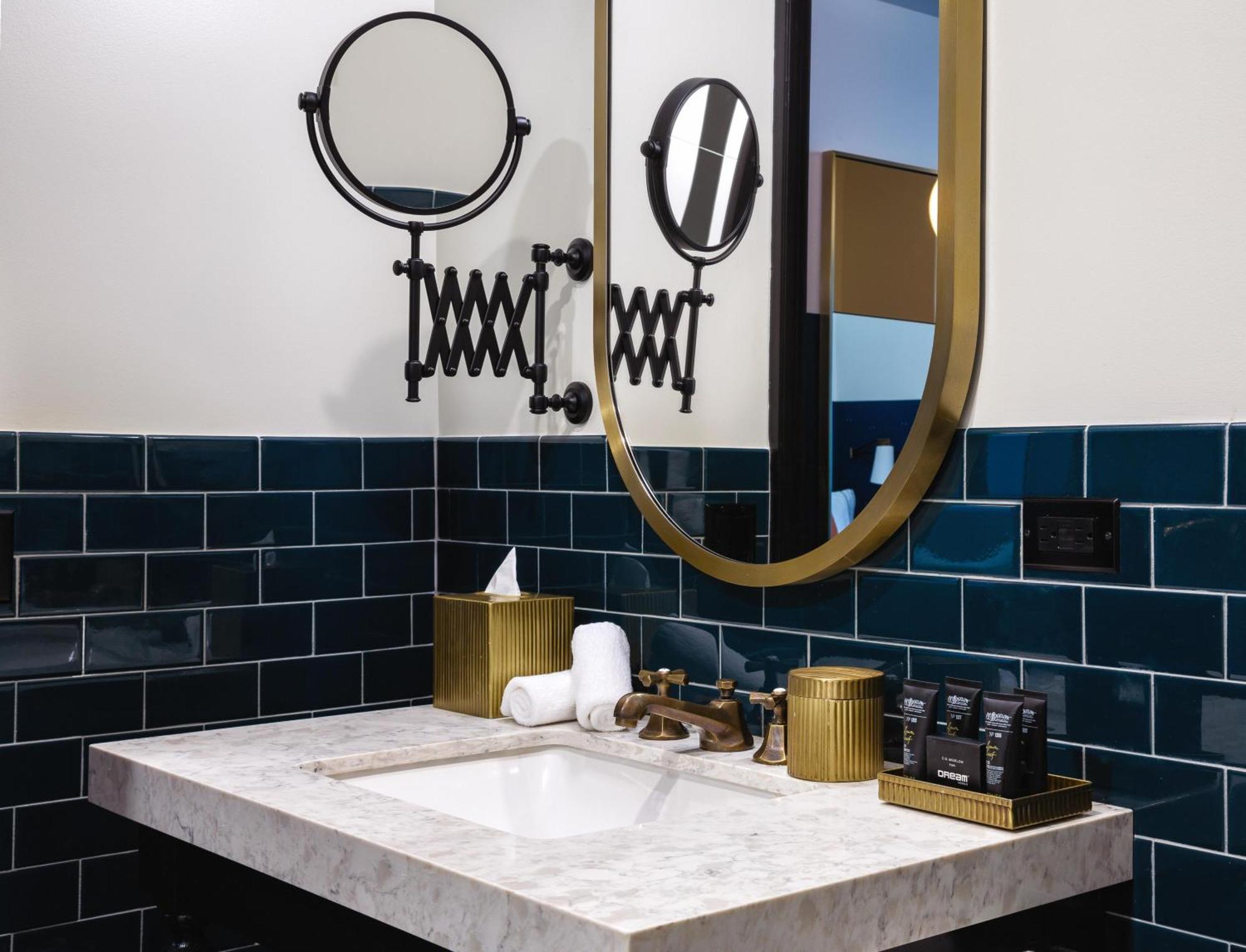 King Room Accessible Tub