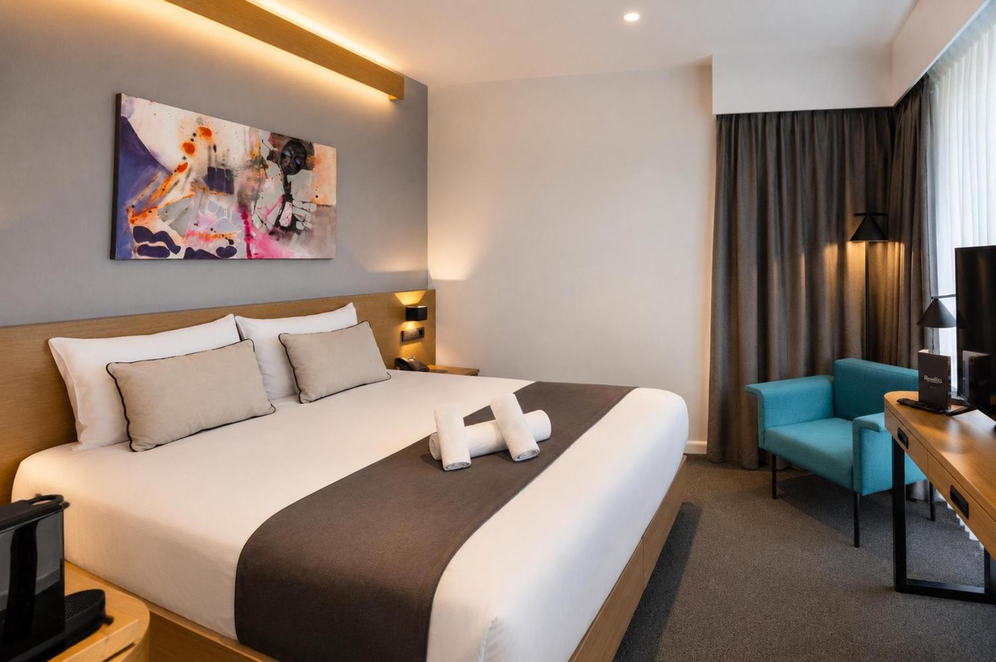 Deluxe King Room Kitchenette Balcony