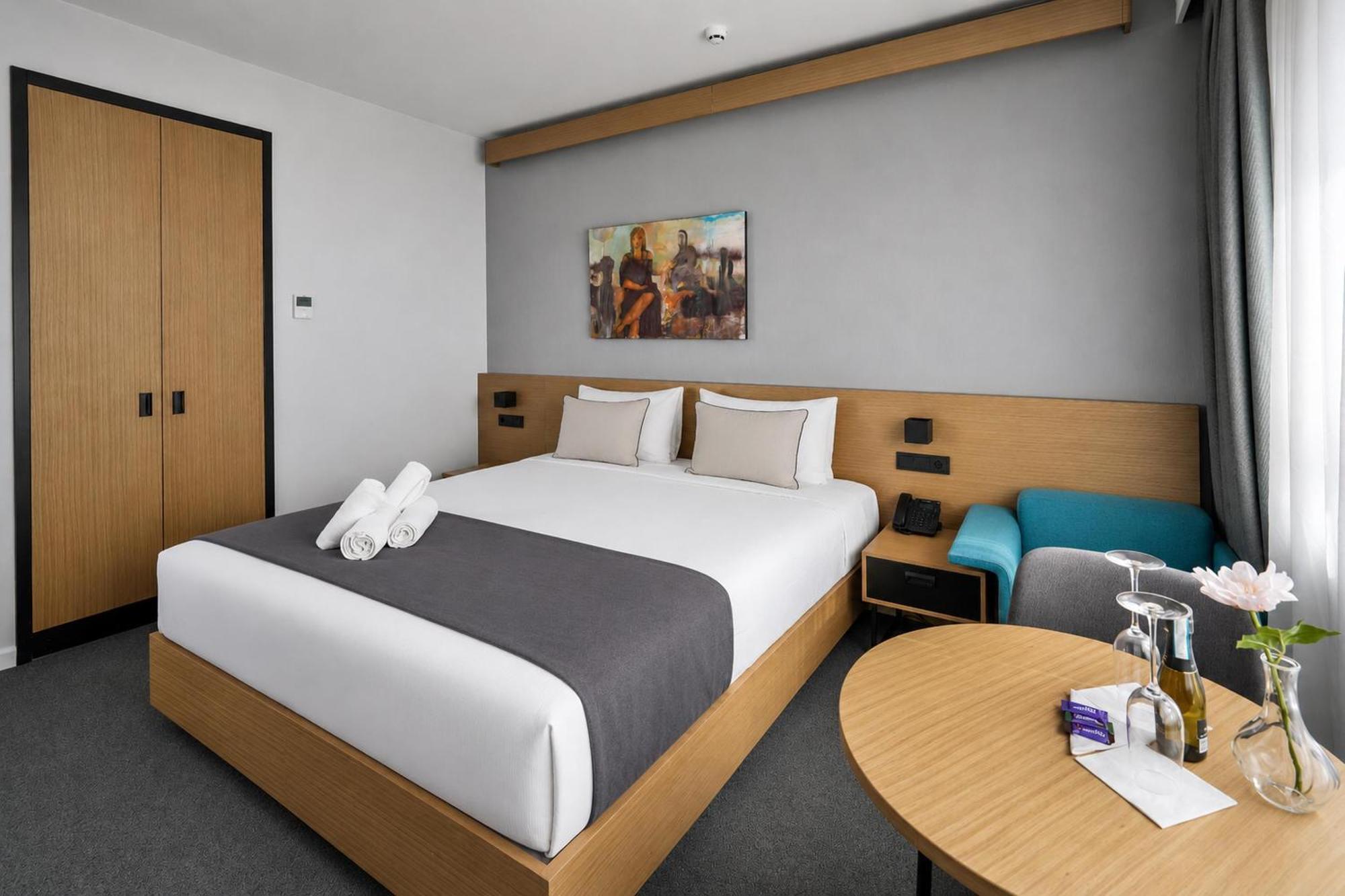 Deluxe King Room Kitchenette