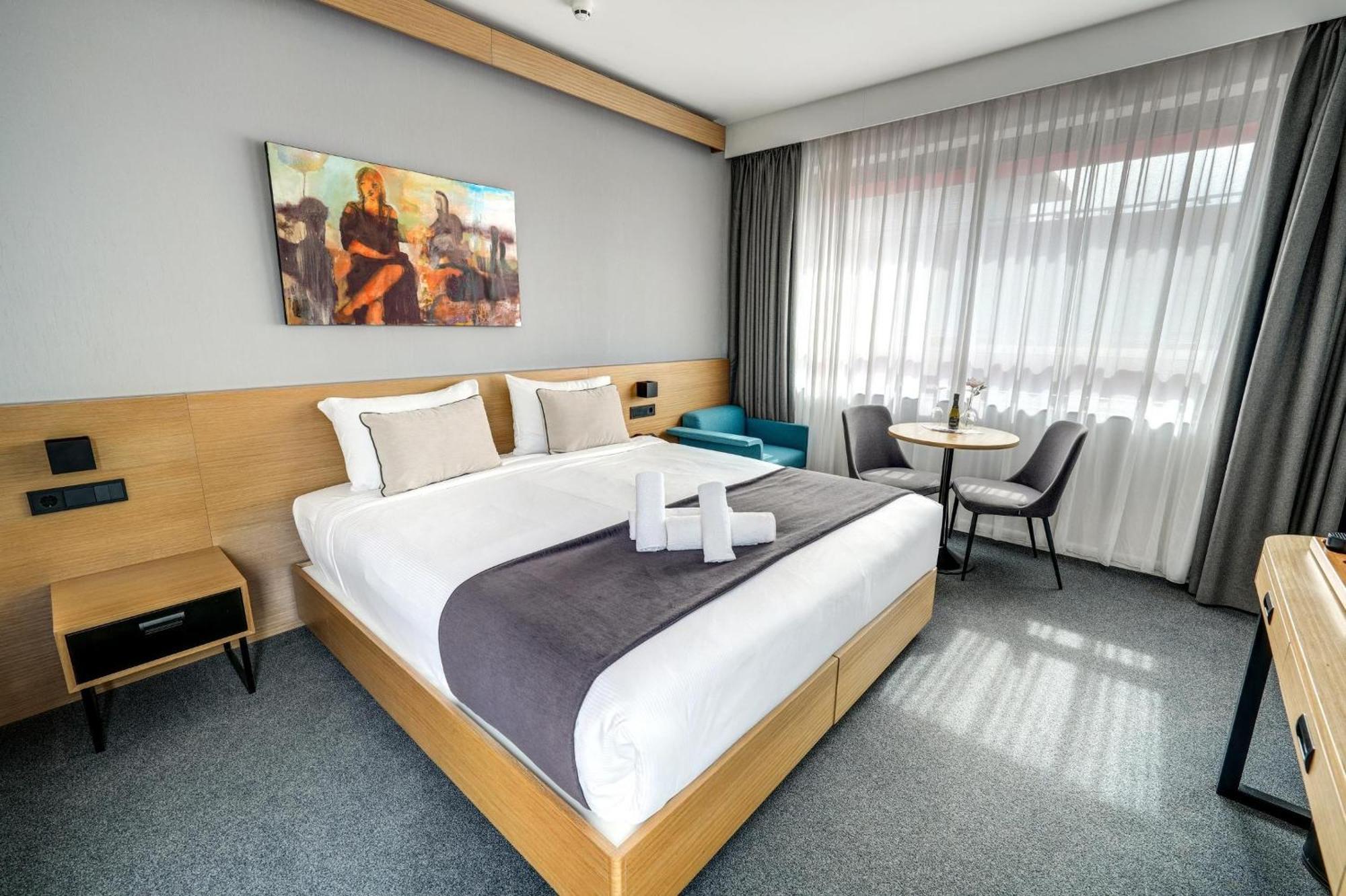 Deluxe King Room Kitchenette