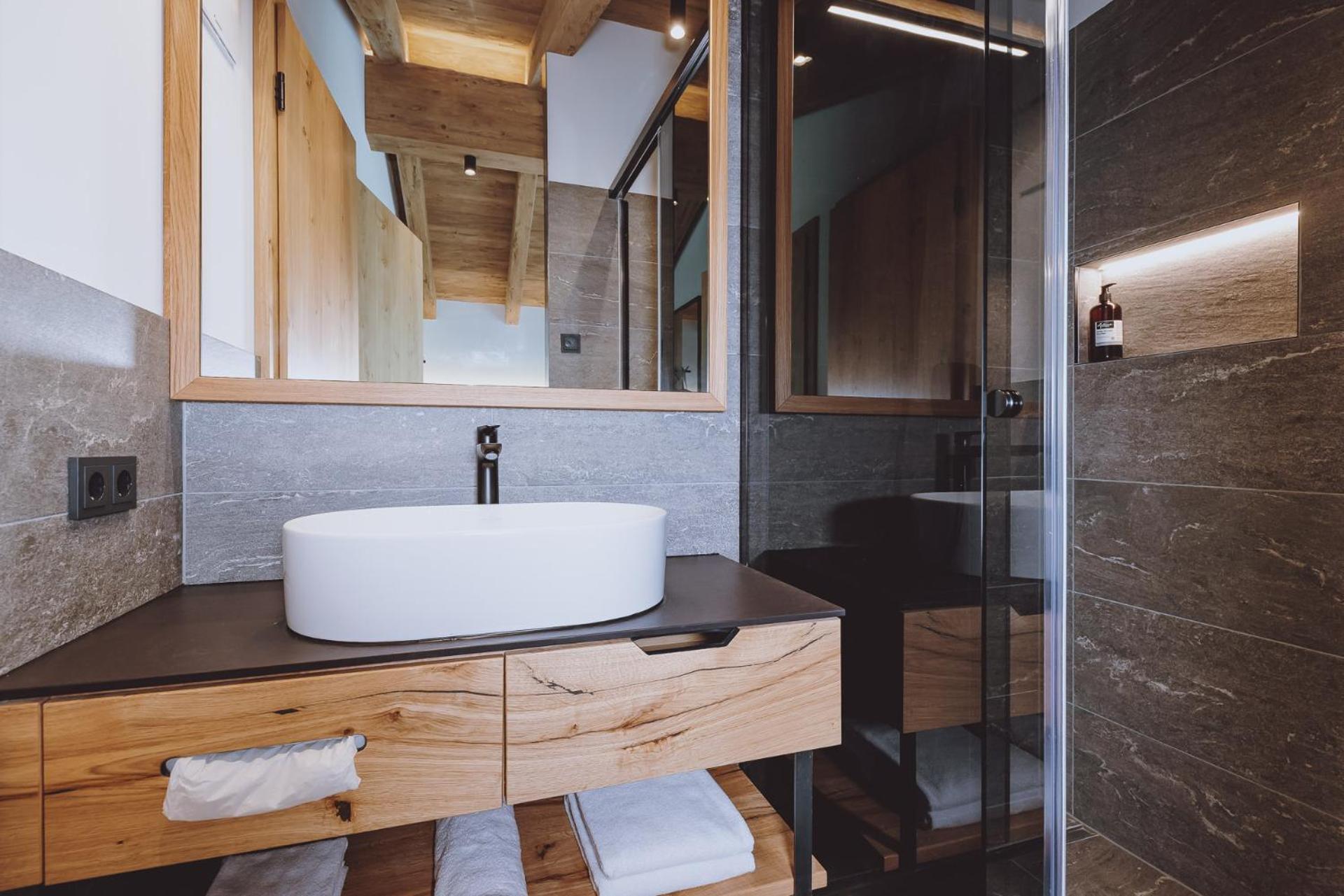 Suite Sauna Bathtub