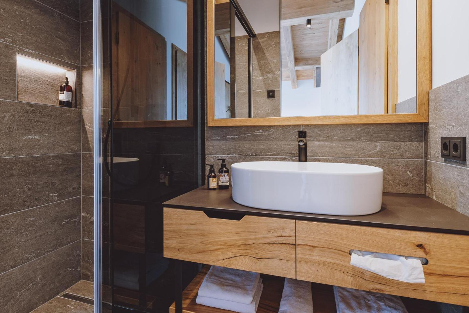 Suite Sauna Bathtub