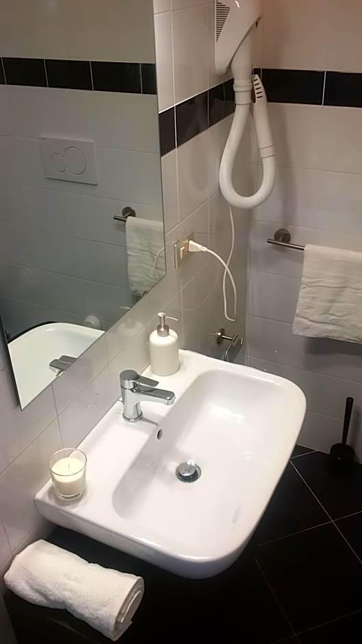 Family Room Private Bathroom