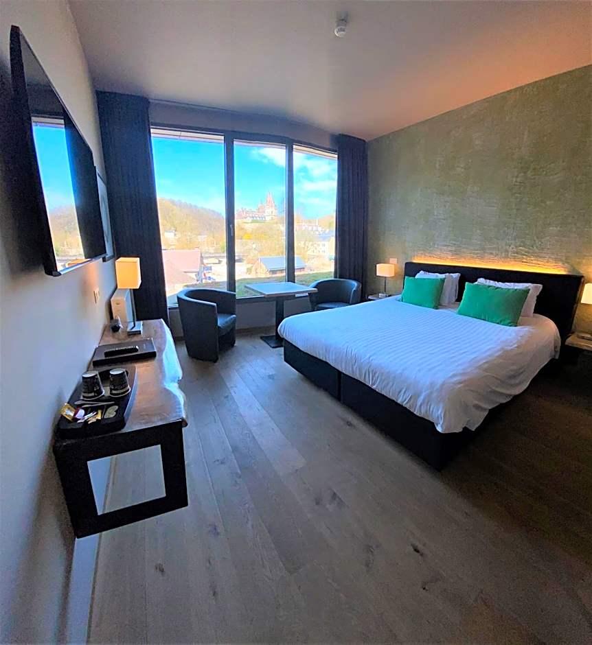 Deluxe Suite Shower