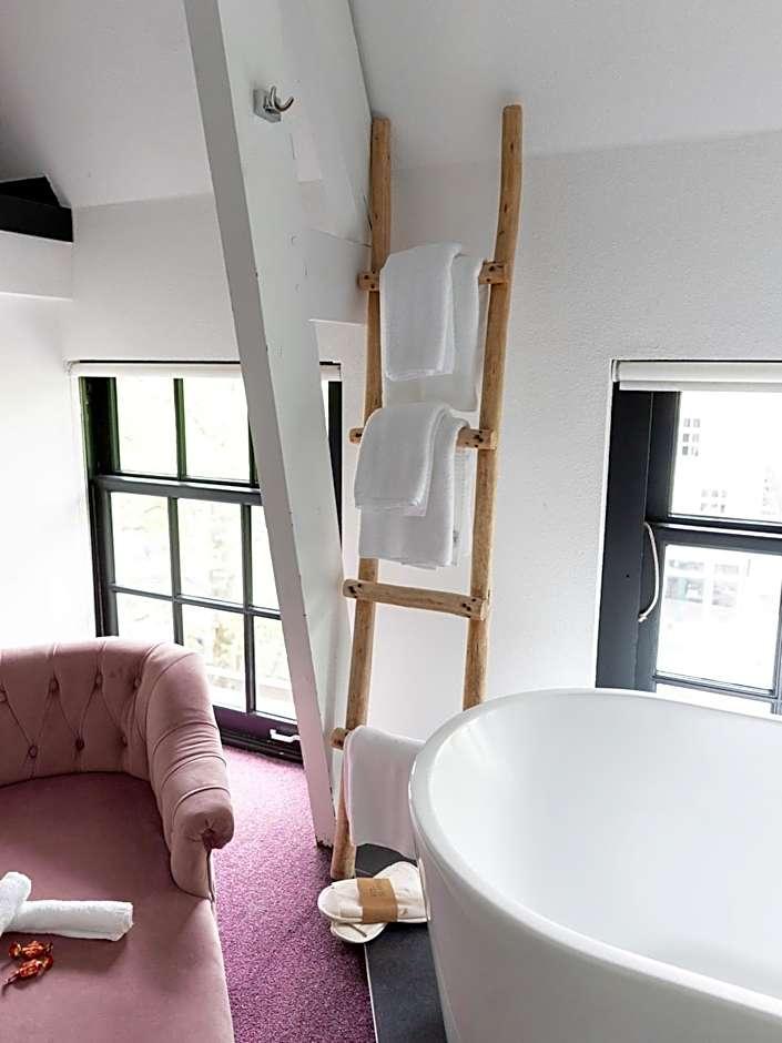 King Suite Bath