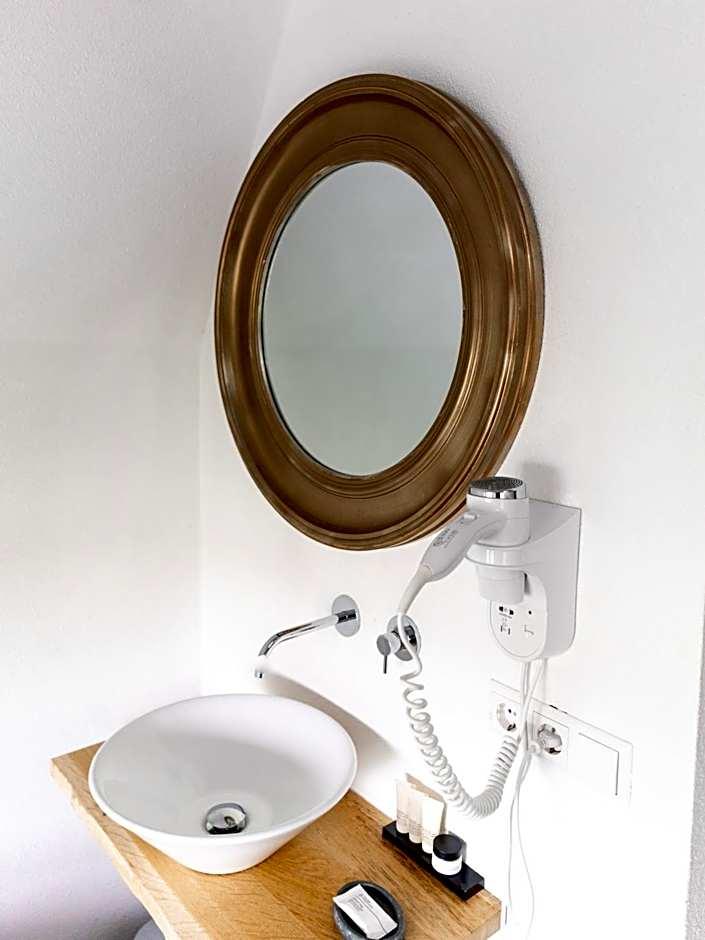 King Suite Bath