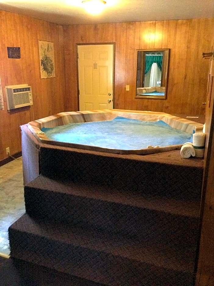 Queen Suite Spa Bath