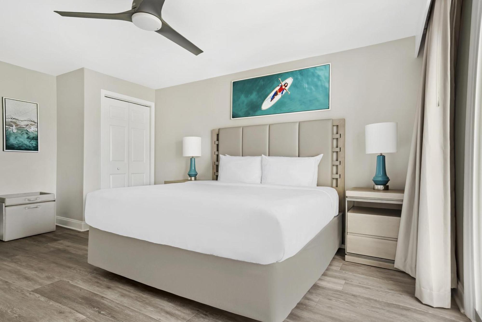 One-Bedroom Queen Suite Golf View