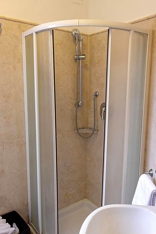 One-Bedroom Apartment Private External Bathroom