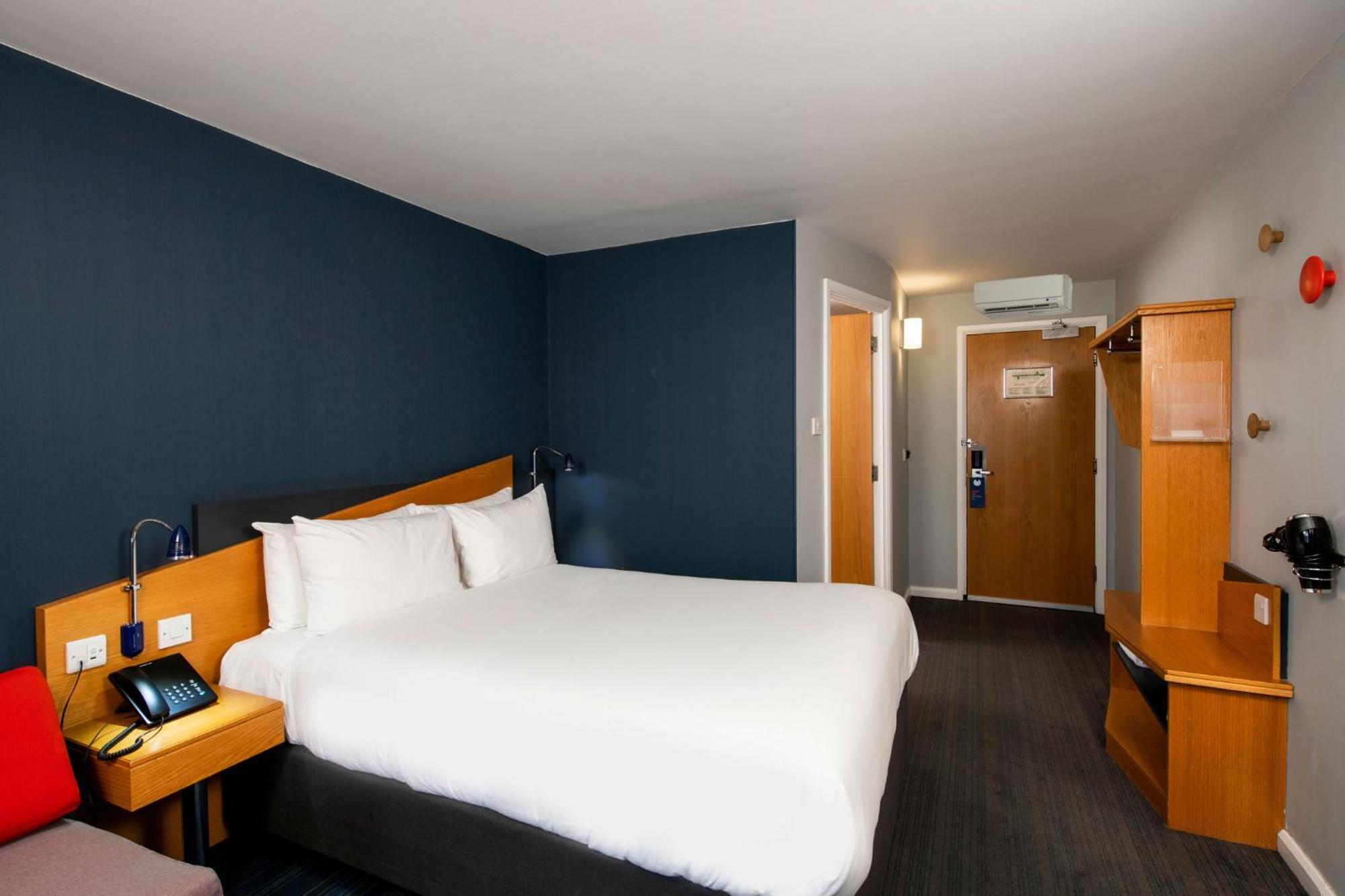 Standard King Room Hot