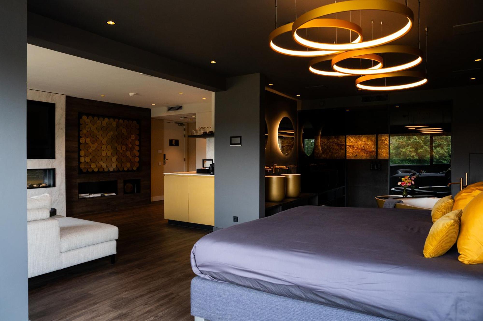 Superior King Suite