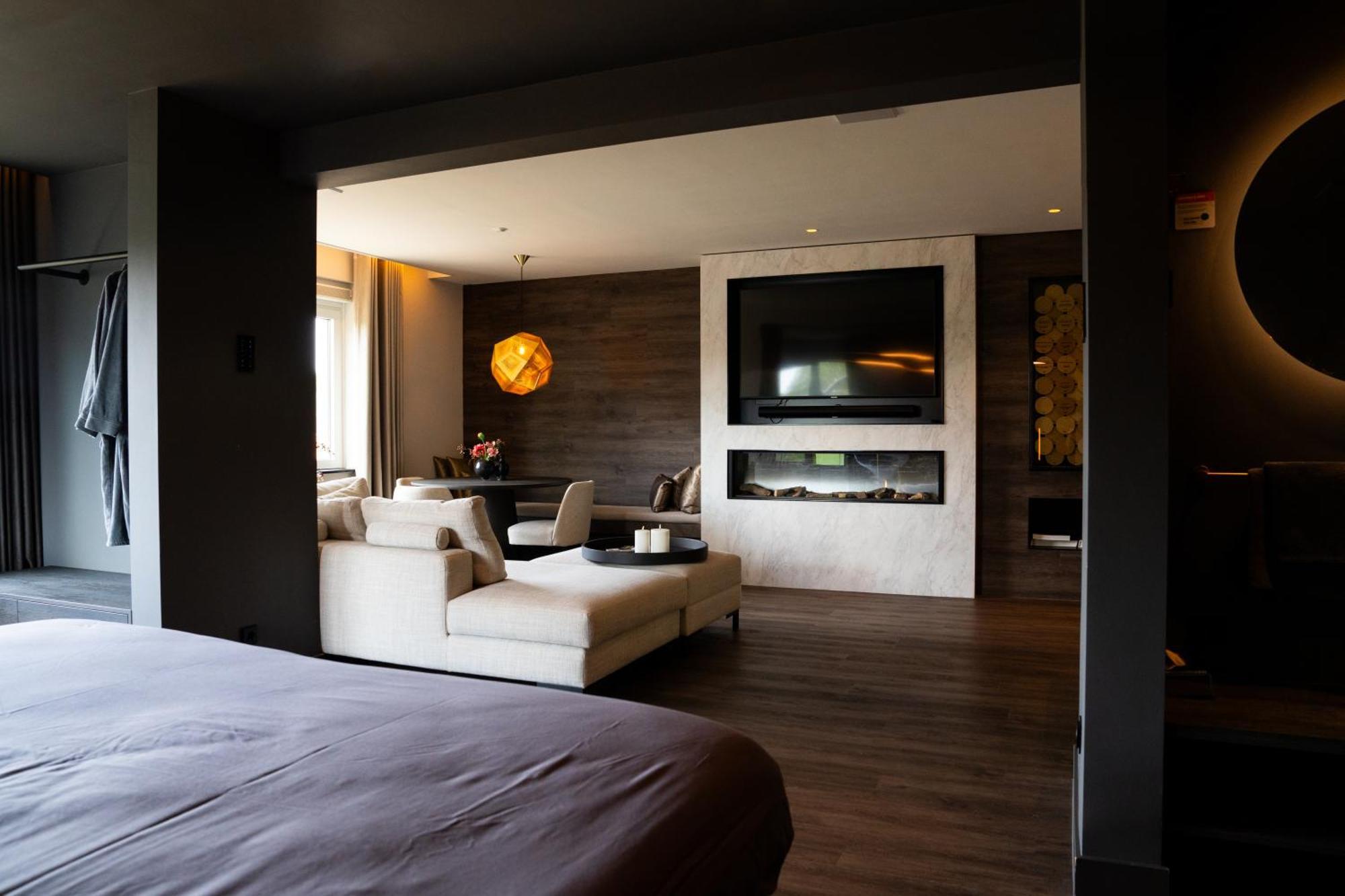 Superior King Suite