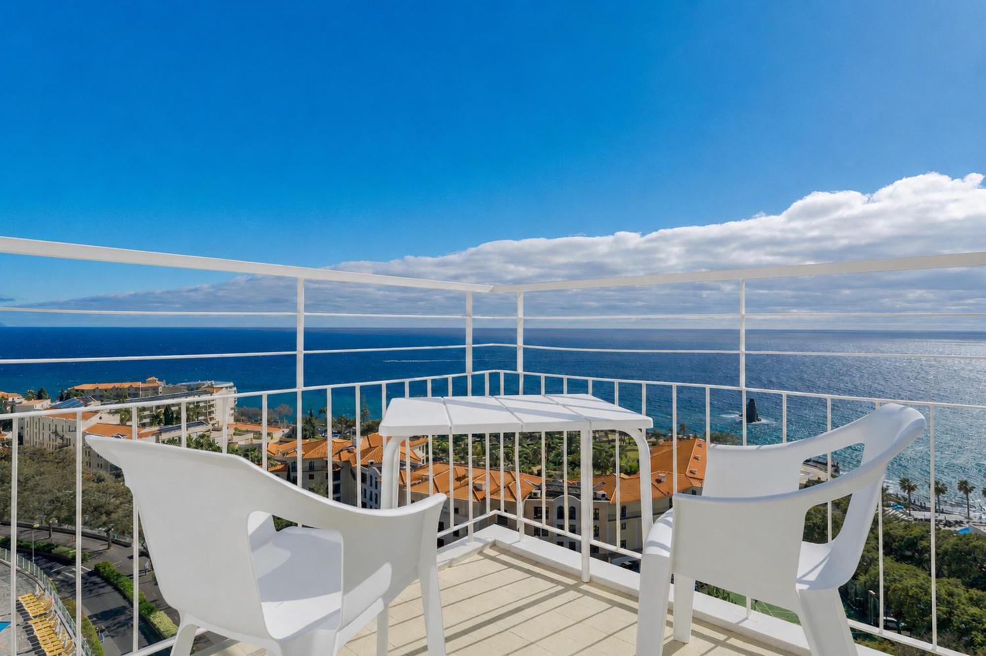 Deluxe One-Bedroom Apartment Ocean View