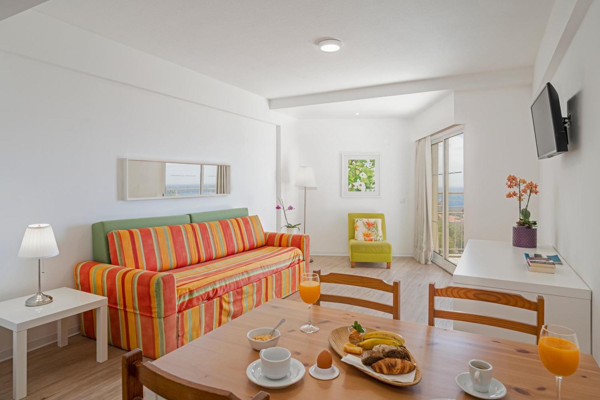 Deluxe One-Bedroom Apartment Ocean View