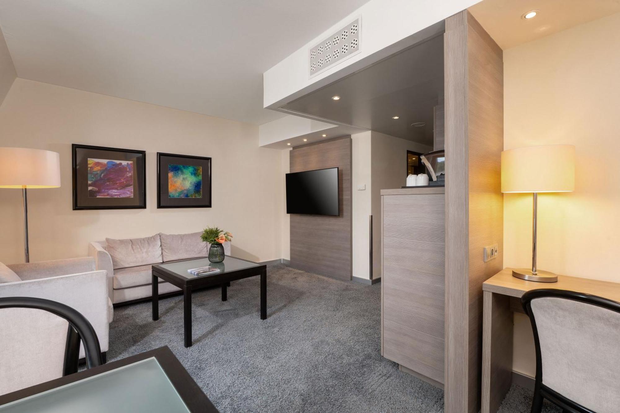 Junior Suite Mountain View
