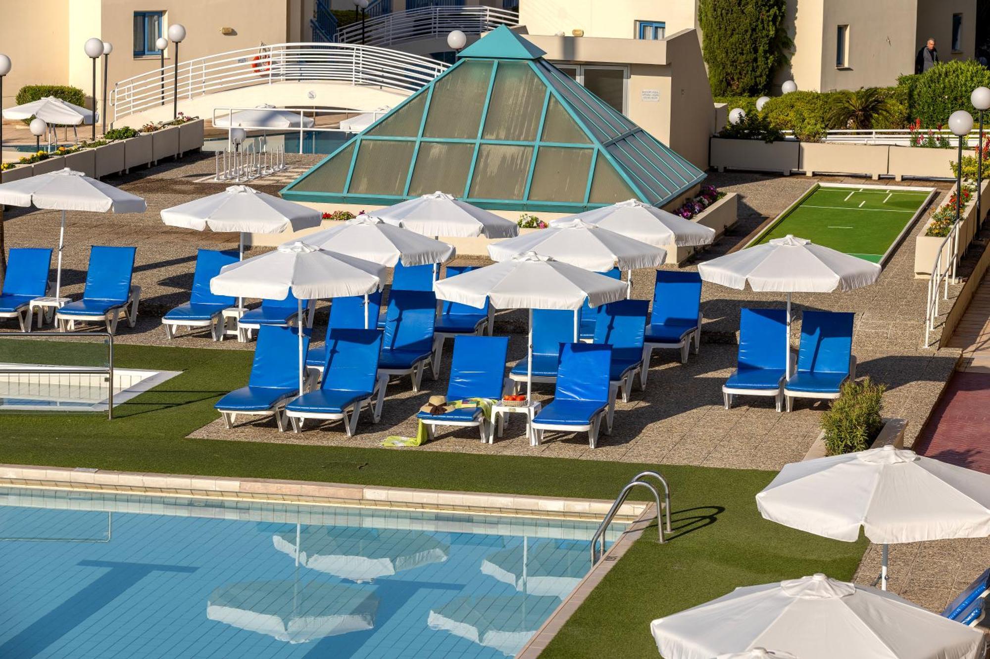 Standard Twin Room Pool View