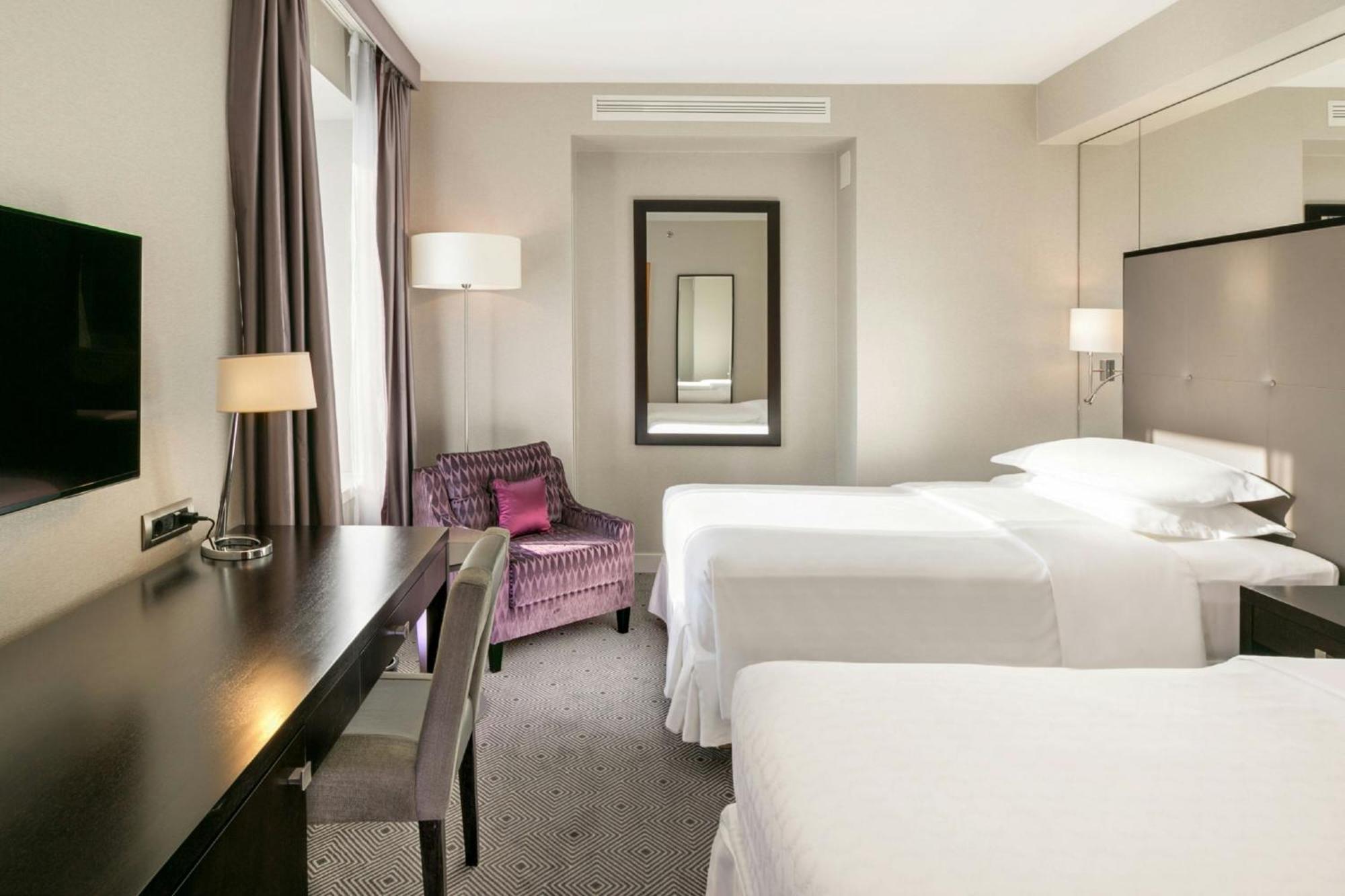 Classic Twin Guest room 2 Twin or Single Beds City view
