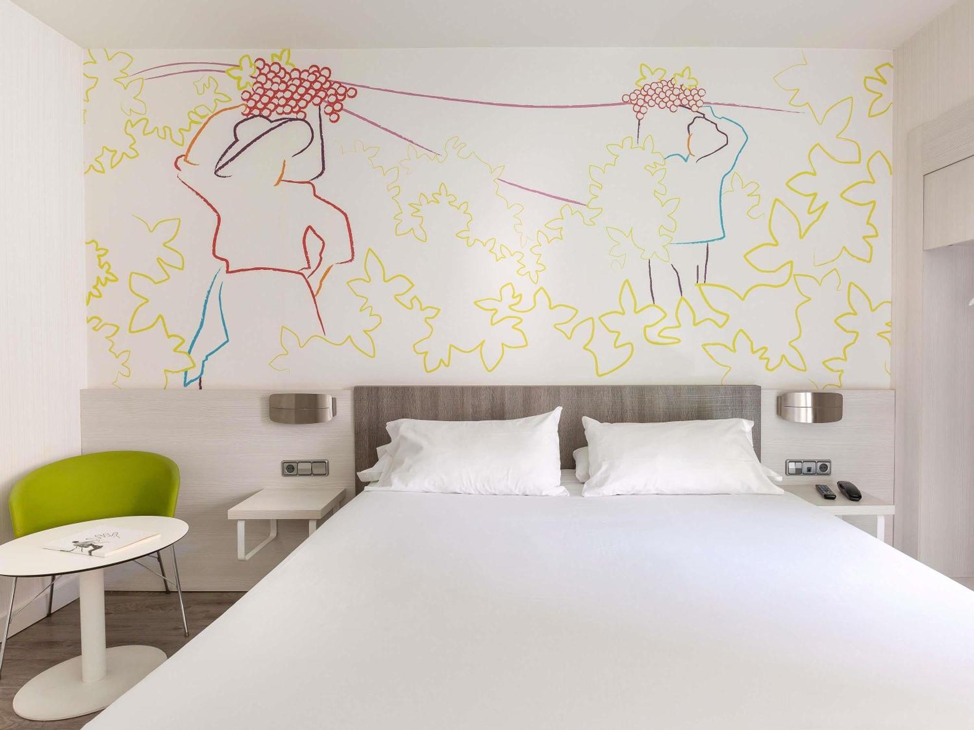 Standard Queen Room