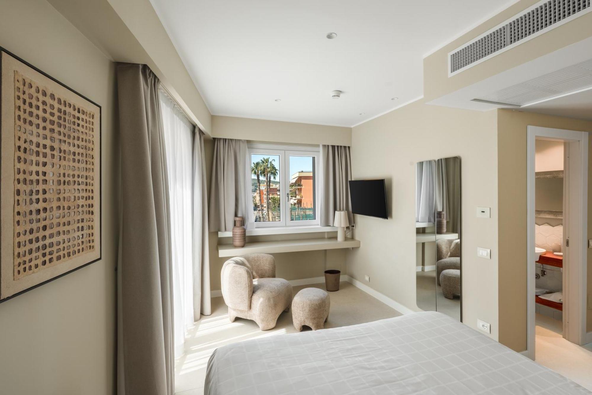 Classic Double or Twin Room Balcony